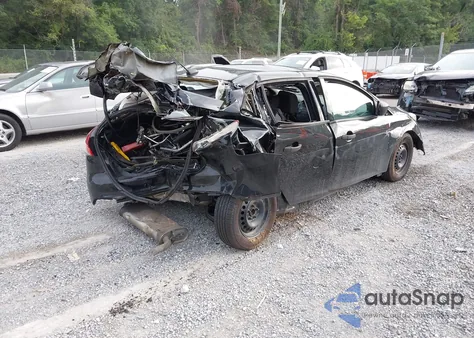 2015 Ford Focus S z USA, uszkodzony, nr VIN 1FADP3E22FL321527